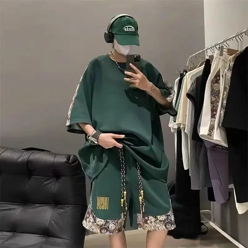 Conjunto de pantalones cortos para hombre, camiseta de entrenamiento con diseño de gofres y letras negras elegantes, conjuntos de pantalones cortos para hombre, oferta de estilo coreano, nuevo, con el