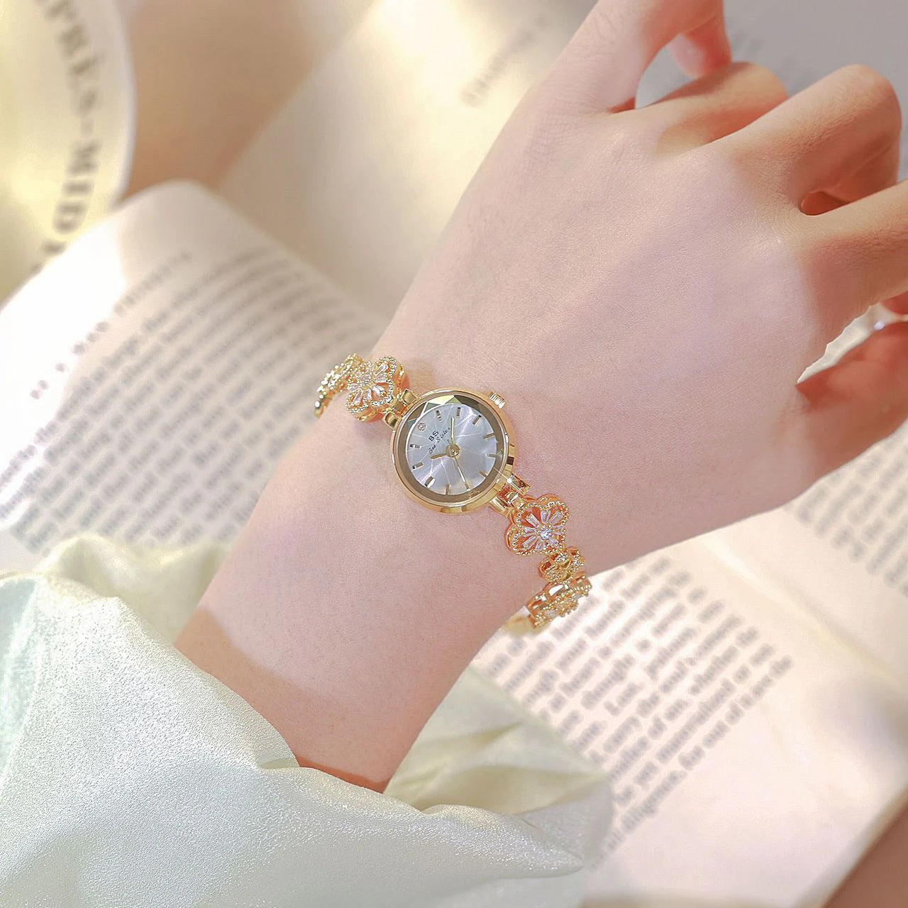 Hemobllo Montre Tendance Simple Pour Femme Avec Tête De Mort Et