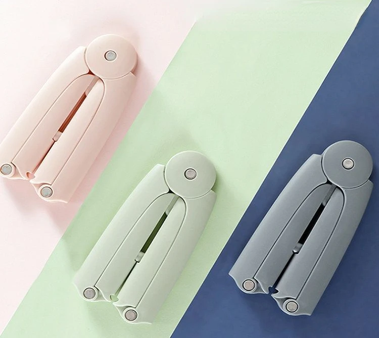 

4pcs Mini Portable Travel Travel Hanger Dormitory Multifunctional Hanger Travel Folding Hanger Storage