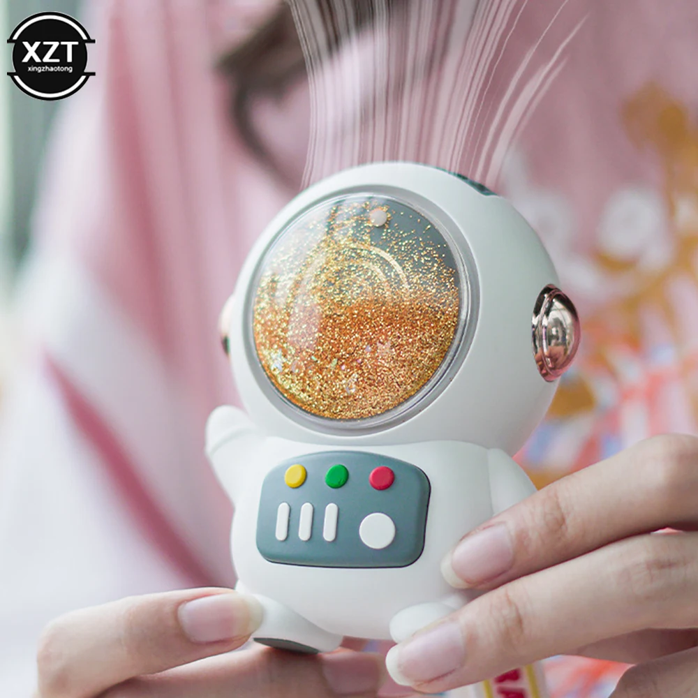 

New Swirling Sand Astronaut Lovely Fan USB Charging Silent Portable Astronaut Mini Outdoor Small Fan School Children's Day Gift