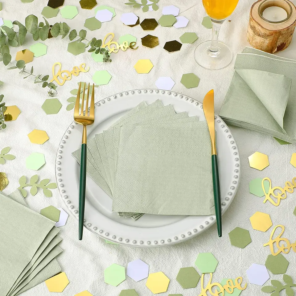 Tovaglioli USA E Getta Verde Salvia – 3 Velli Piegati Per Matrimoni E Feste (100 Pezzi)