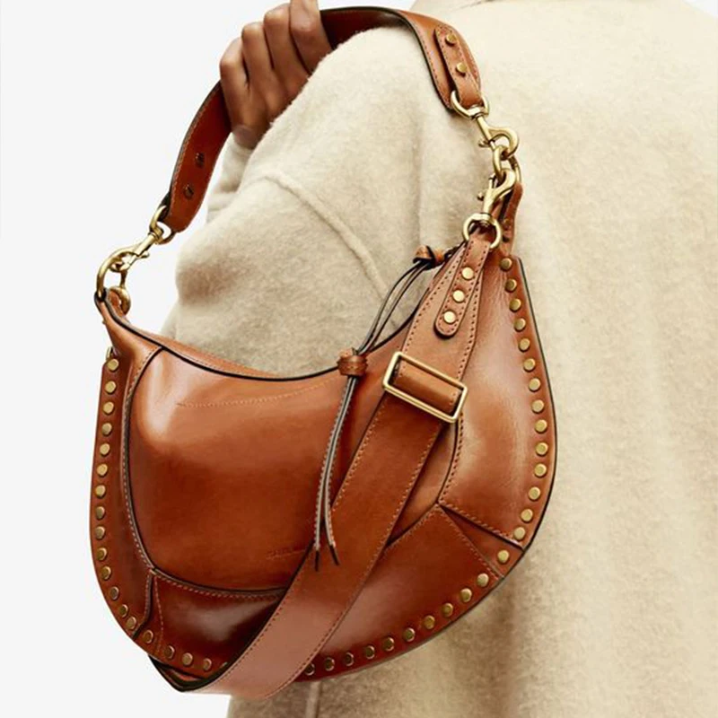 

Brown or Black Adjustable Shoulder Strap Fashion Ladies Shoulder Bag Zipper Handbag Women Cowhide Saddle Bag Rivet Decoration