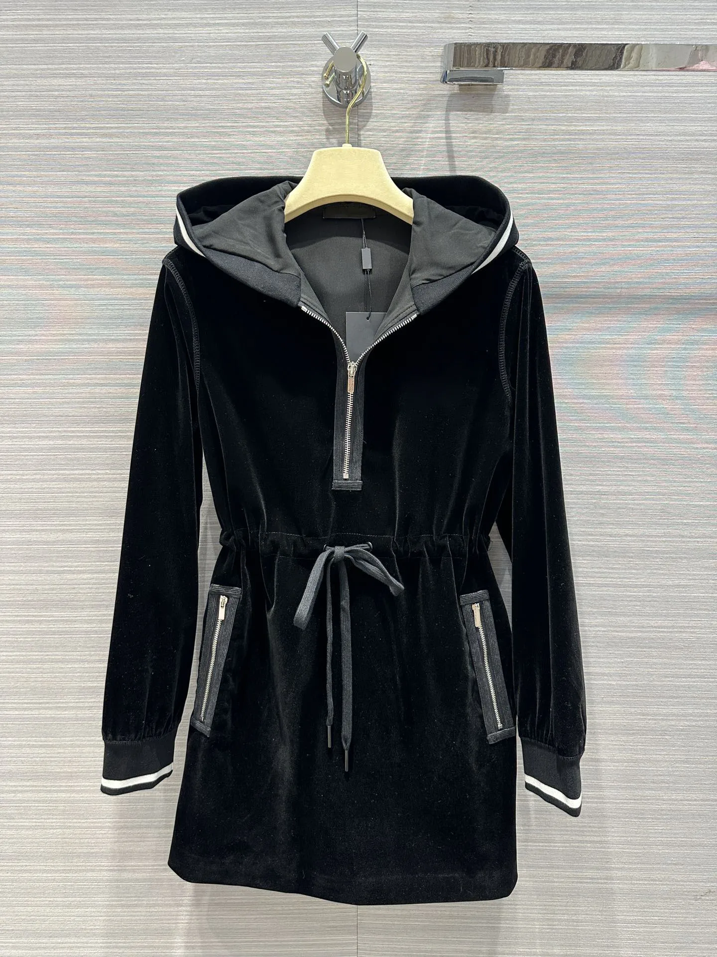 

Velvet hooded dress, drawstring adjustable waist retraction H version of the upper body huge slimming