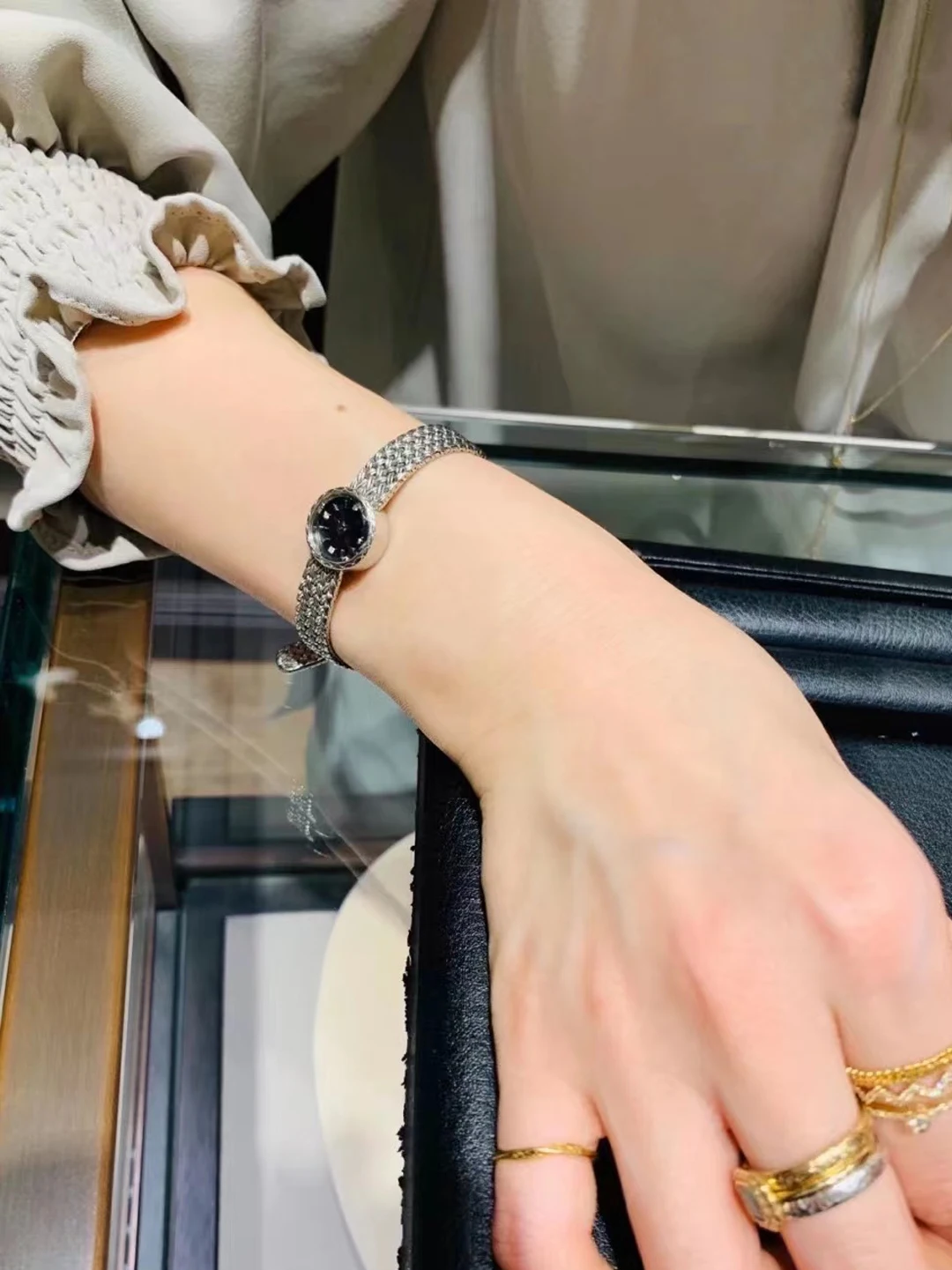 High Quality Women Quartz Watch Vintage Small Dial Bracelet