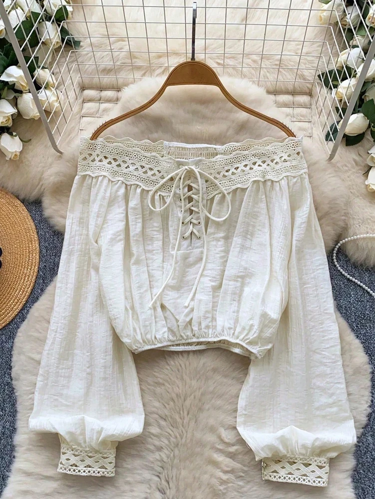 Stylisches Damen-Off-Shoulder-Oberteil mit Taillenbund, Spitzenbesatz, Langen Ärmeln und Bindedetail: Lässig und Elegant