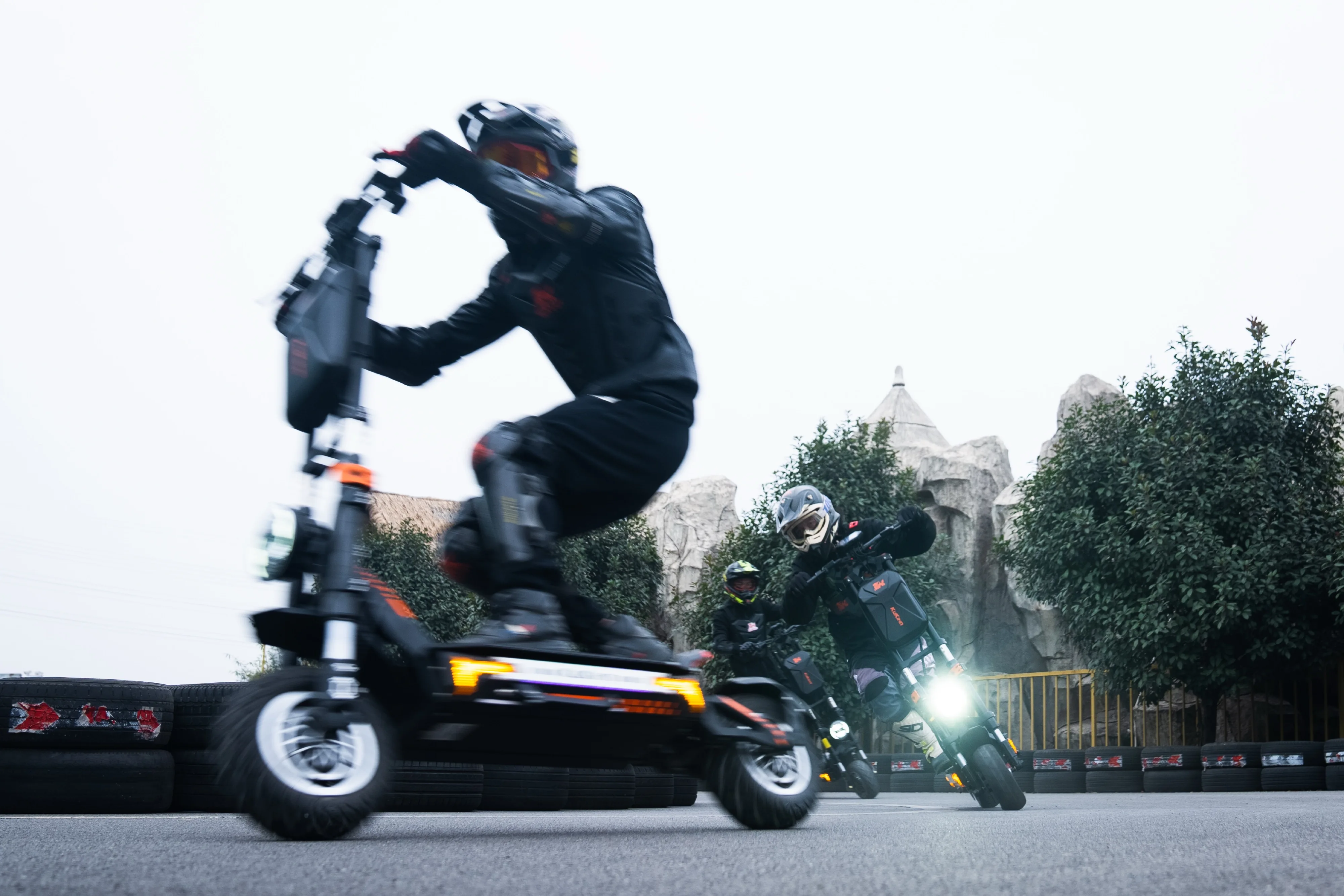 Monopattino Elettrico KuKirin G4 Max, Motori da 1600W*2, Batteria da 60V 35.2Ah, Pneumatici da 12 Pollici, Velocità Fino a 86 km/h - immagine 4