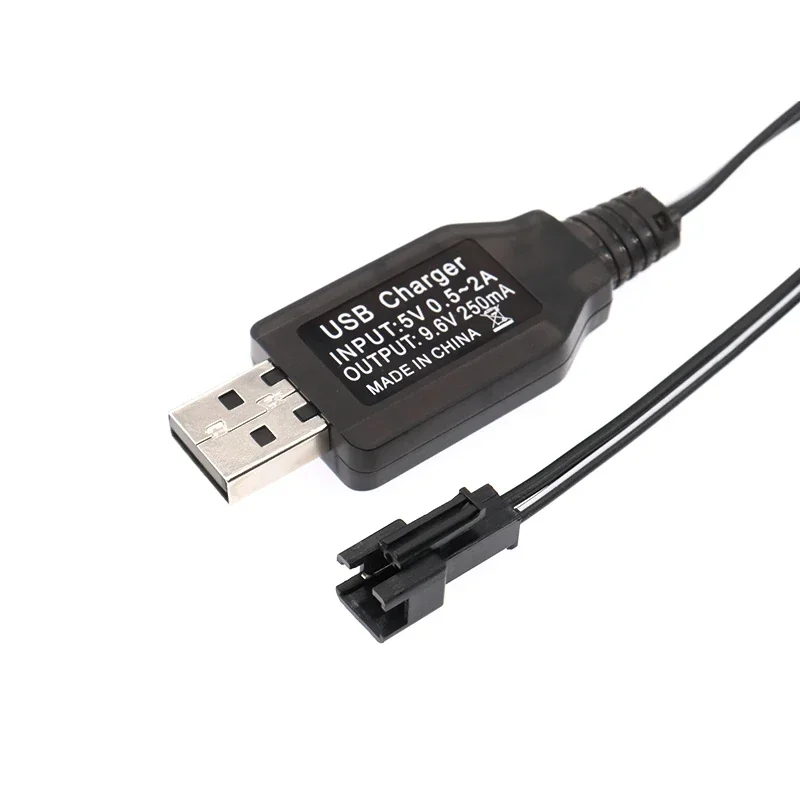 Chargeur multiport universel 3.7V-9.6V vert armée, vue arrière avec spécifications.