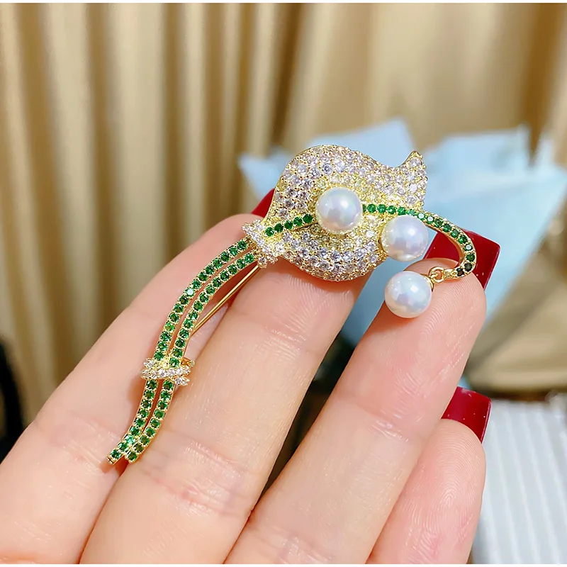 

Fashion Pastoral Style Lotus Zircon Brooch Elegant Temperament Pearl Flower Corsage Woman Coat Accessories Jewelry Wholesale