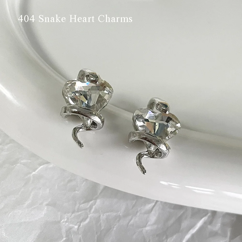 13*19Mm Savage Tough Girl Snake Heart Jewelry Chrome Silver Snake Wind White Heart Glass Crystal Hip Punk Design Charms Metallici