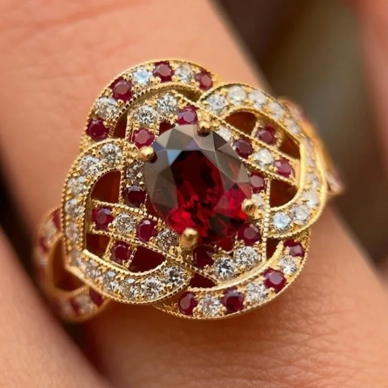 Elegant Retro Women's Ring with Red Gemstone Inlay