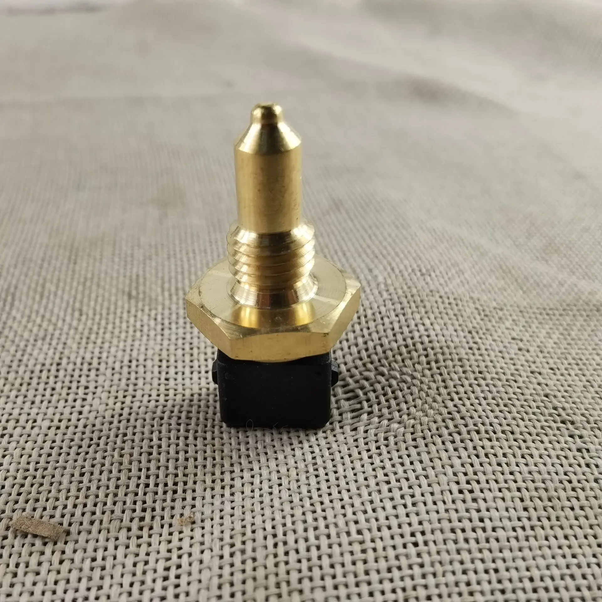 For BMW 318 325 530 540 740 750 X5 X6 Z3 Coolant Temp Sensor-33155 YCB100420 802 06038 615 / MEK 000030L / 80206038615