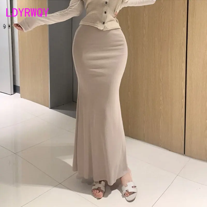 Korean Dongdaemun women's new tight body temperament sexy high waist hip fishtail skirt sexy temperament of korean version 2023 v neck short sleeved dress with tight waist and slim folds