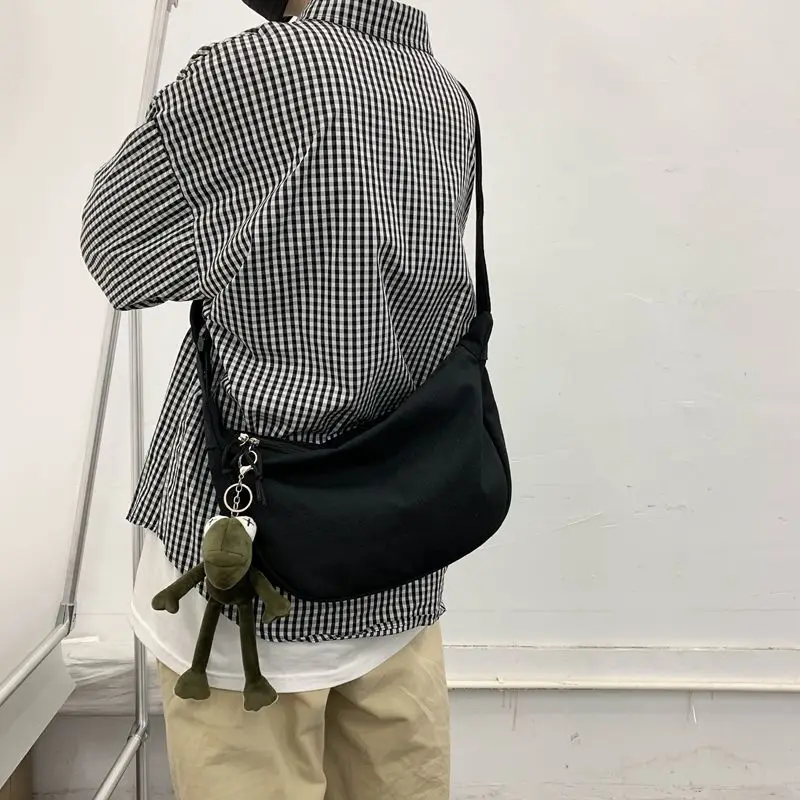 Portable messenger hit color canvas bag men and women can hold books,  all-match Japanese large-capacity tote bag - Shop todaynowind Messenger Bags  & Sling Bags - Pinkoi