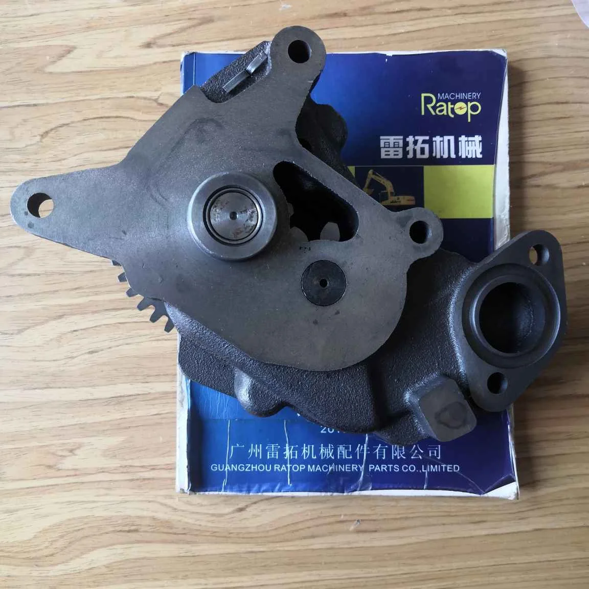 

PC300-5 WA300-3 6D108 Excavator Oil Pump 6222-55-1100/6221-51-1110