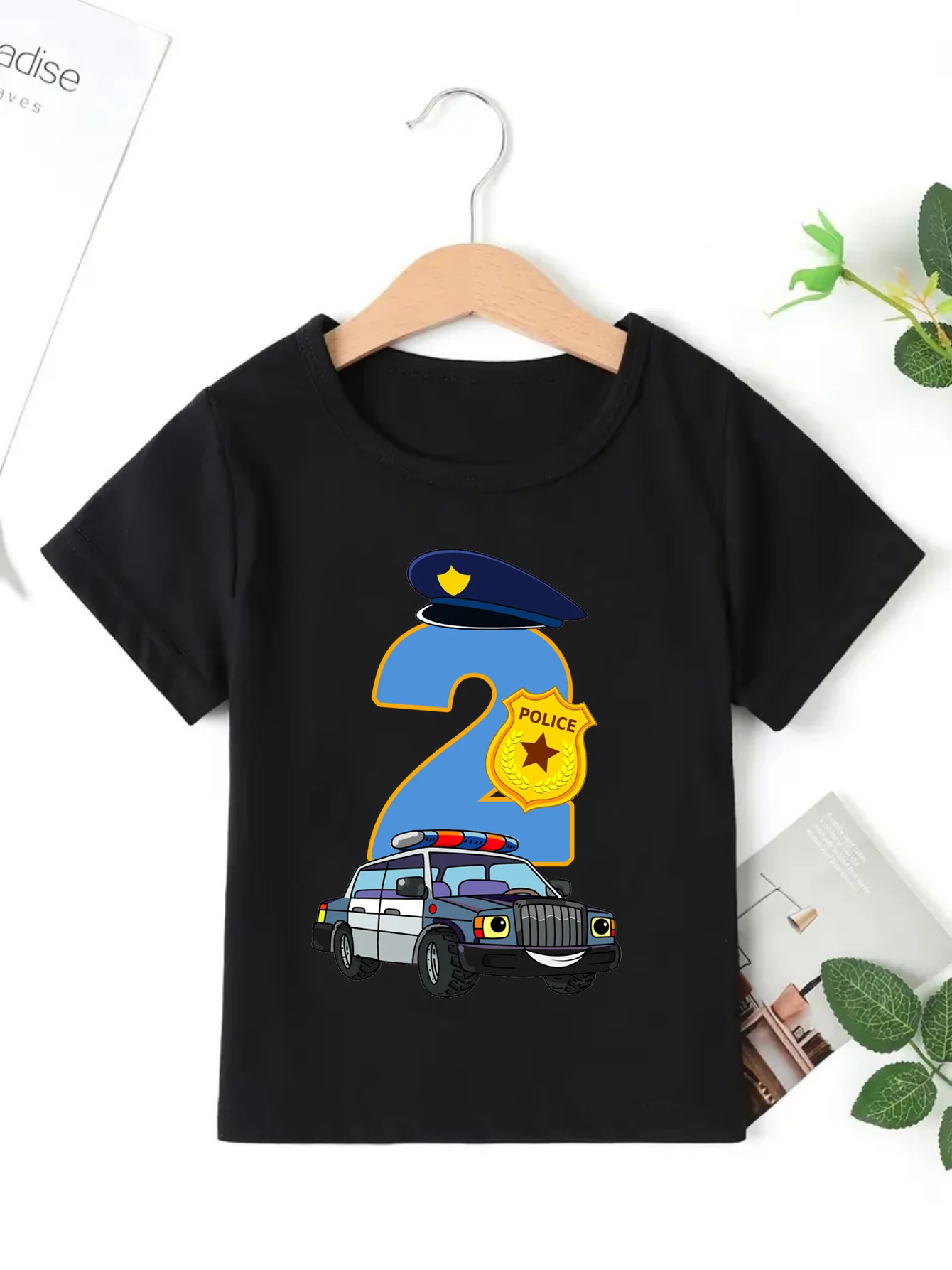Geburtstags-T-Shirt für Jungen mit Polizei-Motiv Nummer 1-9, Polizeiabzeichen und Tarnmuster-Helikopter, Kurzarm-Oberteil als Geschenk für Babys und Kinder – Detail 5