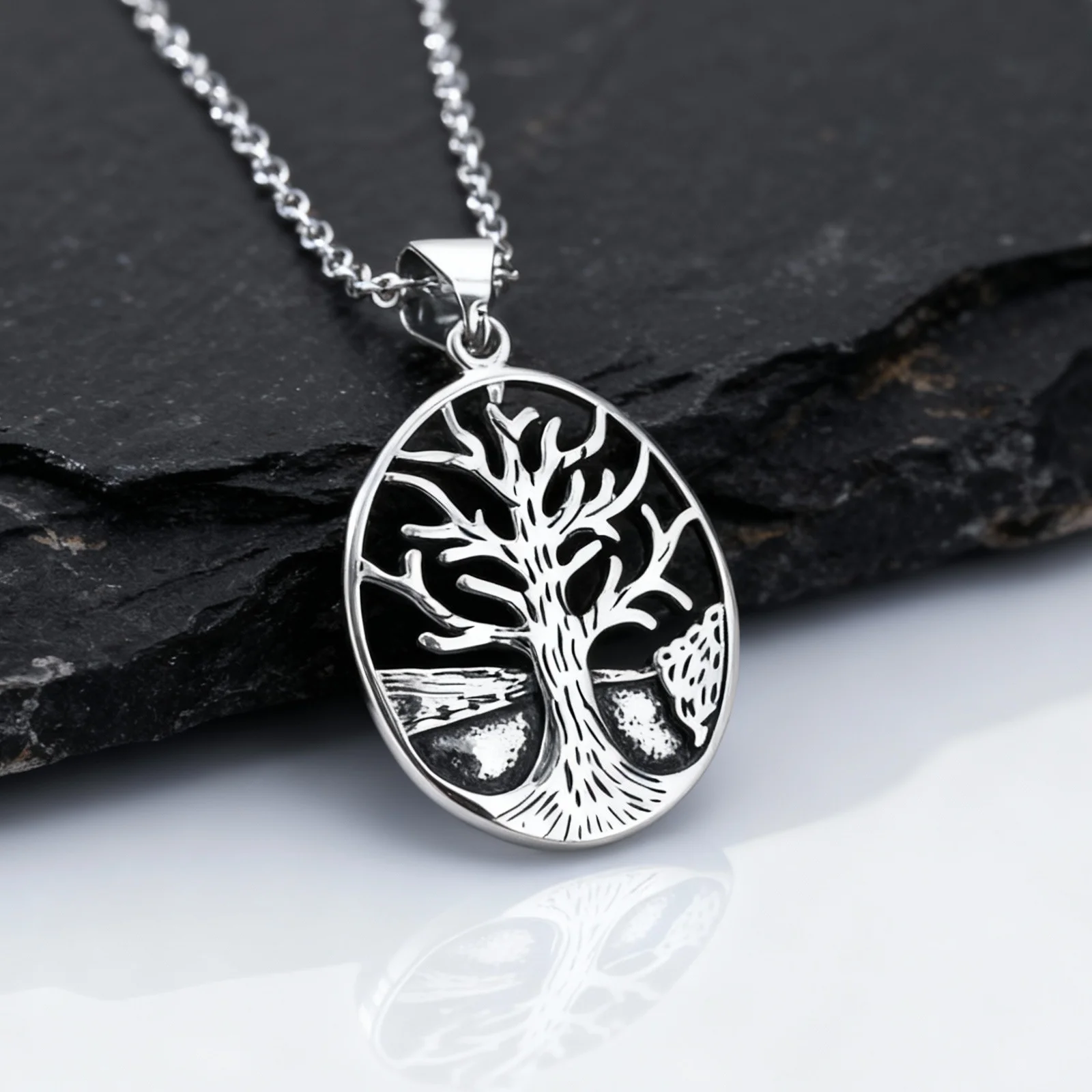 Vintage-Halskette mit Baum des Lebens-Motiv für Männer und Jungen, Edelstahl-Anhänger in Silberfarbe mit hohlen Bäumen, ein Symbol der Ewigkeit