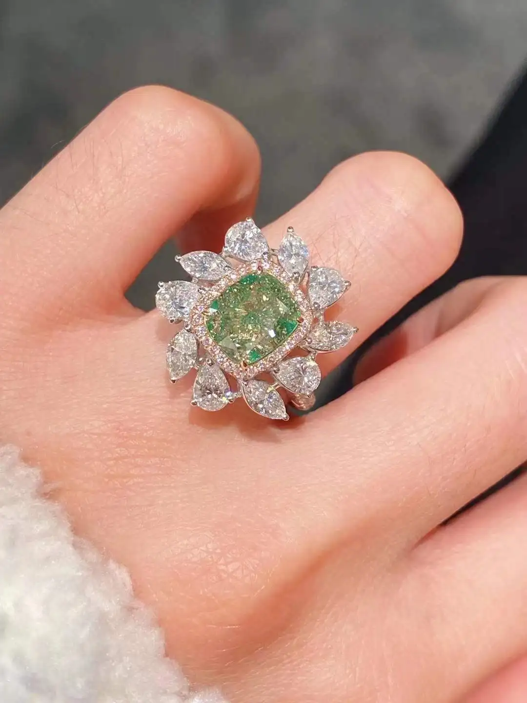 

2022 New Mint Green Color Treasure Cushion Shaped Rose Flower Design Ring gorgoeus women luxurious wedding jewelry
