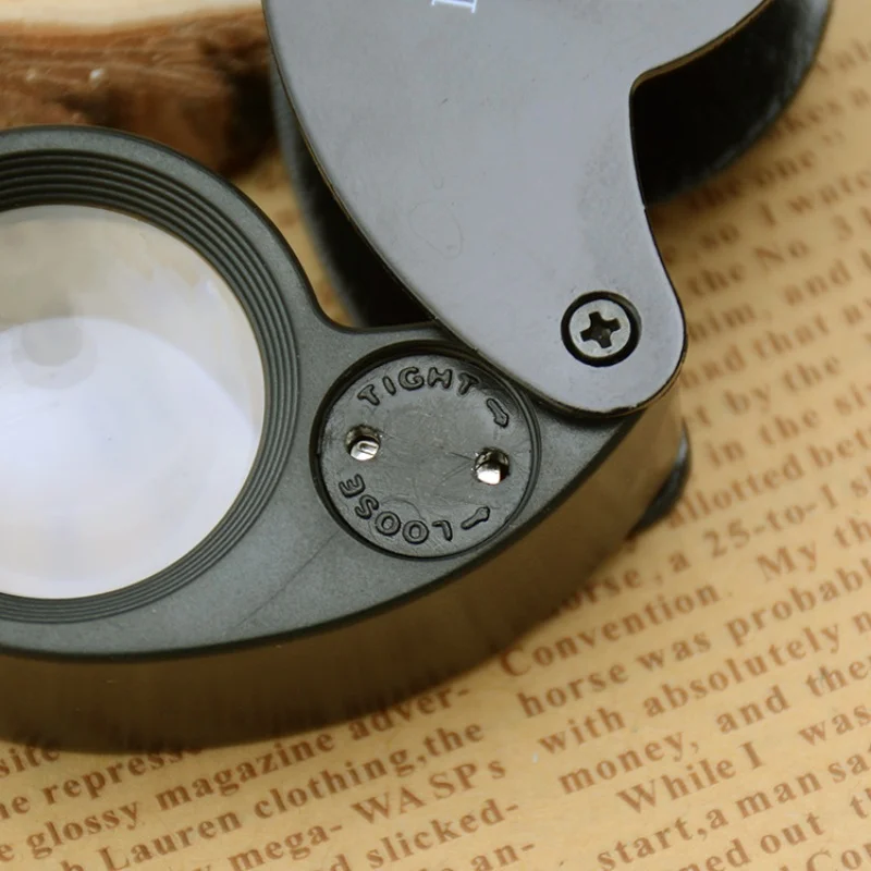 Jewelry Magnifier 40X Magnifying Glass Jewelers Loupe Pocket Folding Magnifier With Light for Watch Coins Stamps Gems Jewelry Diamond Identifying