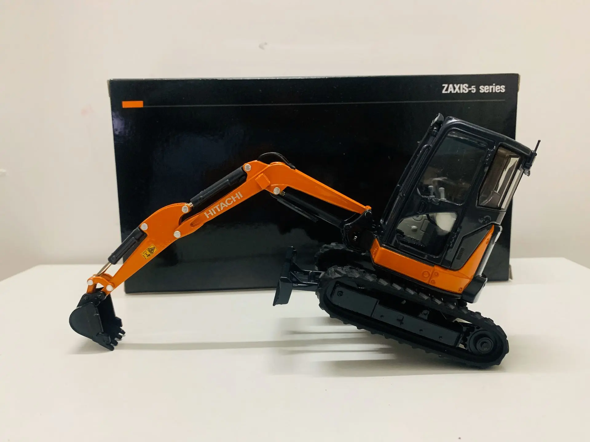 HITACHI ZAXIS 35U ミニチュア重機 1/50 Zaxis 35U Compact Mini Excavator 1/30 Scale Die-Cast Model New in