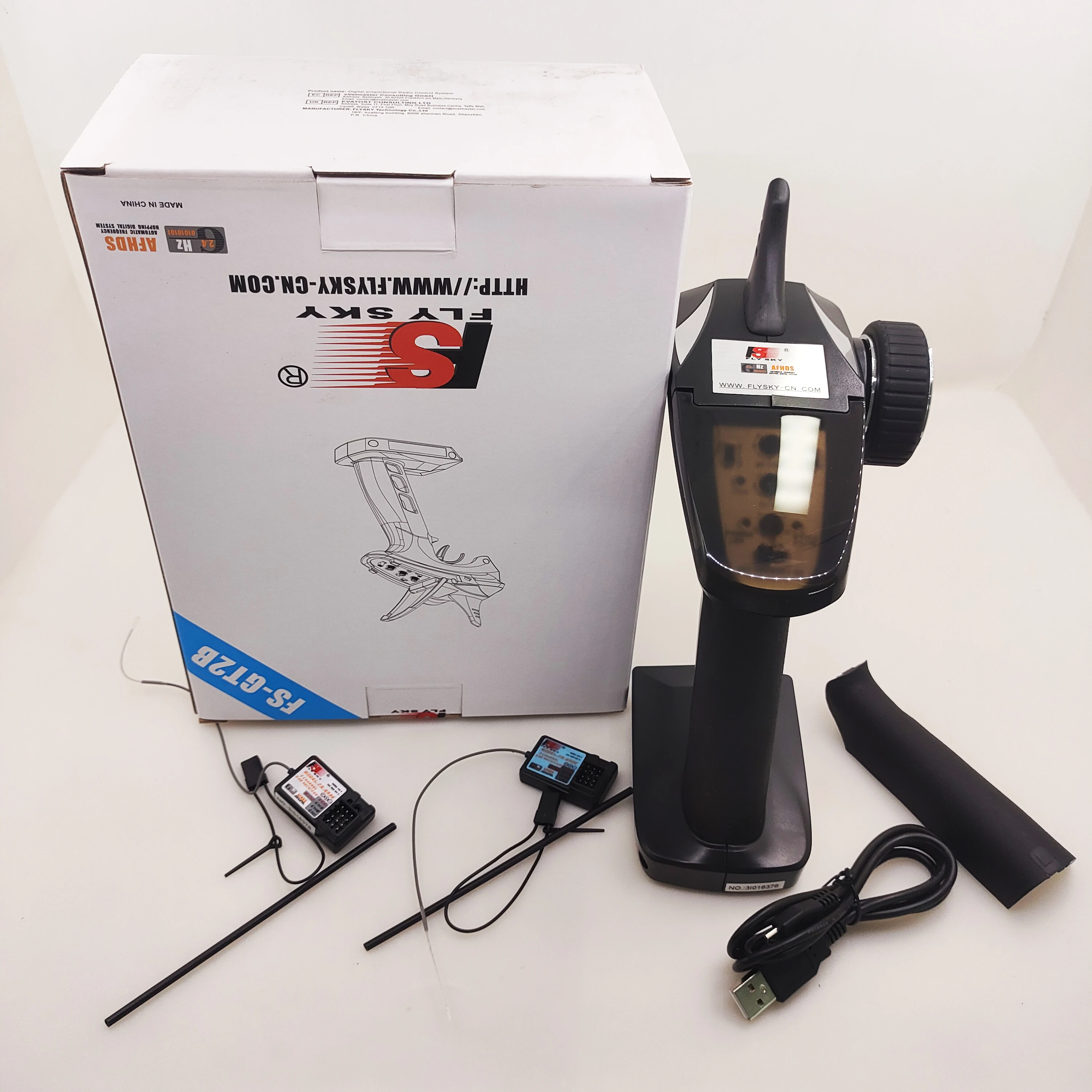 Flysky FS-GT2B 3CH Radio Commande 2.4GHz pour Voiture Bateau RC