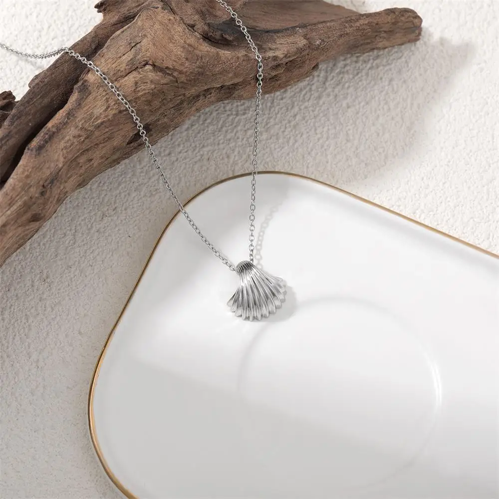 Delicate Striped Texture Shell Necklace Silver Color for Women Anti Allergic Metal Chain Sea Snail Collar Choker Summer Jewelry