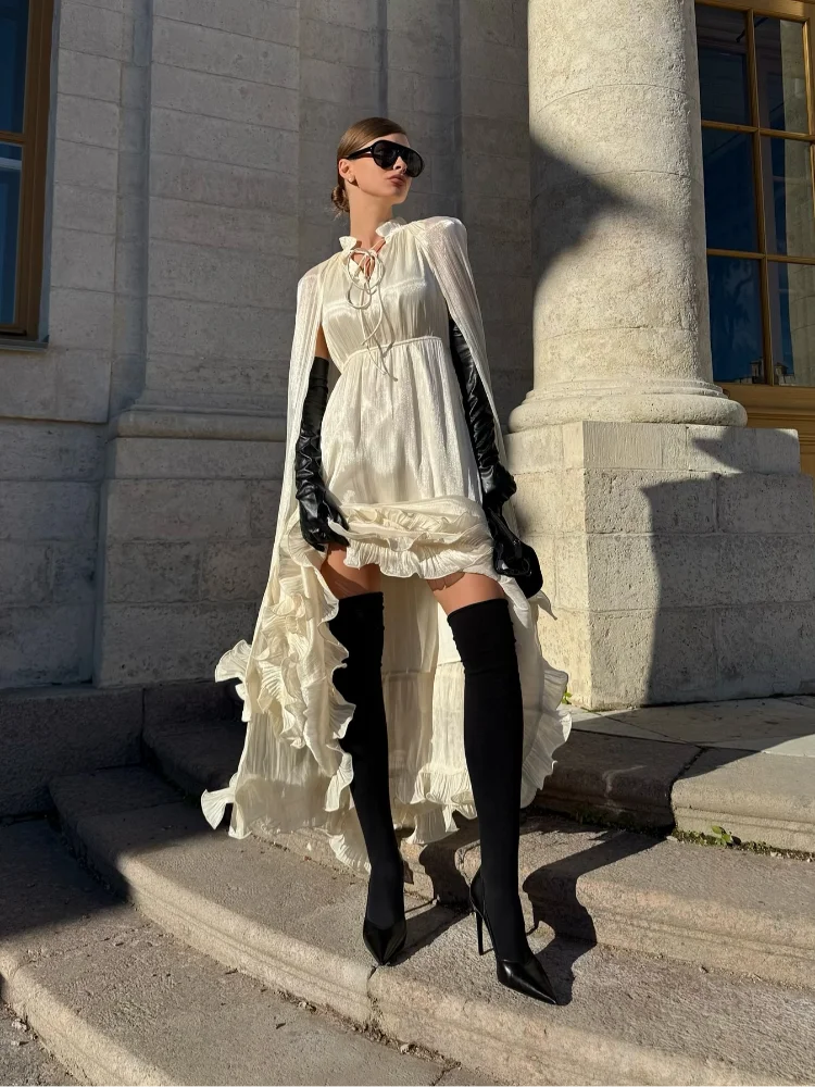 Robe longue fluide cape élégante - Style glamour chic