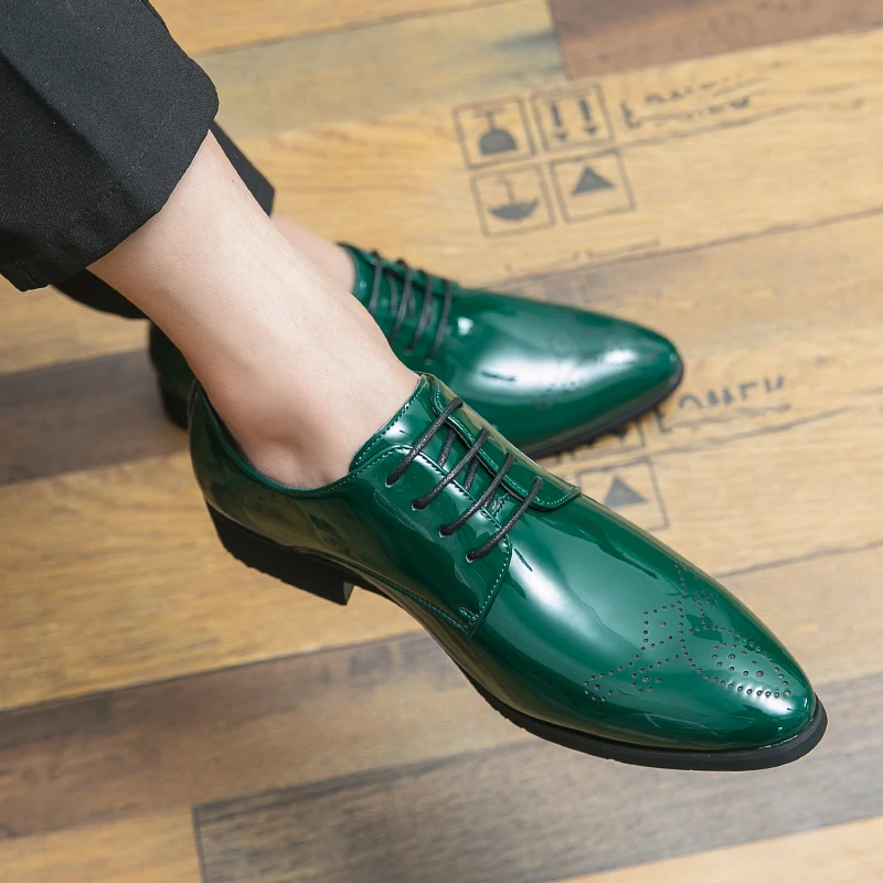 New Men's Pointed Toe Brogues Leather Trend Green Black Shoes Italian Gentleman Wedding Dress Formal Party Business Footwear