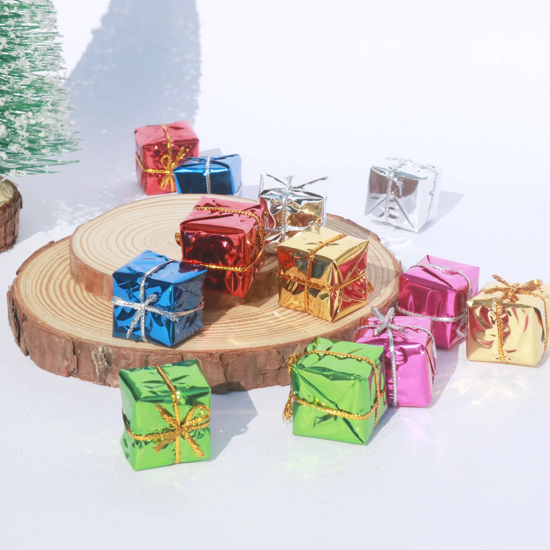 Description Picture 4 of item12pcs Mini Gift Boxes Christmas Tree Pendant & Drop Ornaments Colorful Square Foam Box Ornaments New Year Party Decors Wholesale
