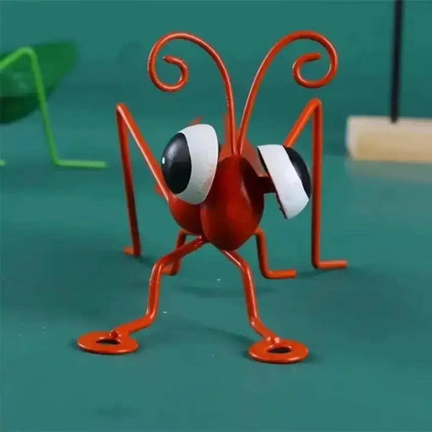 Garden Cute Creative Metal Grasshopper Statue Decoration Outdoor Tree Wall Art Garden Grasshopper Statue Decoration Courtyard