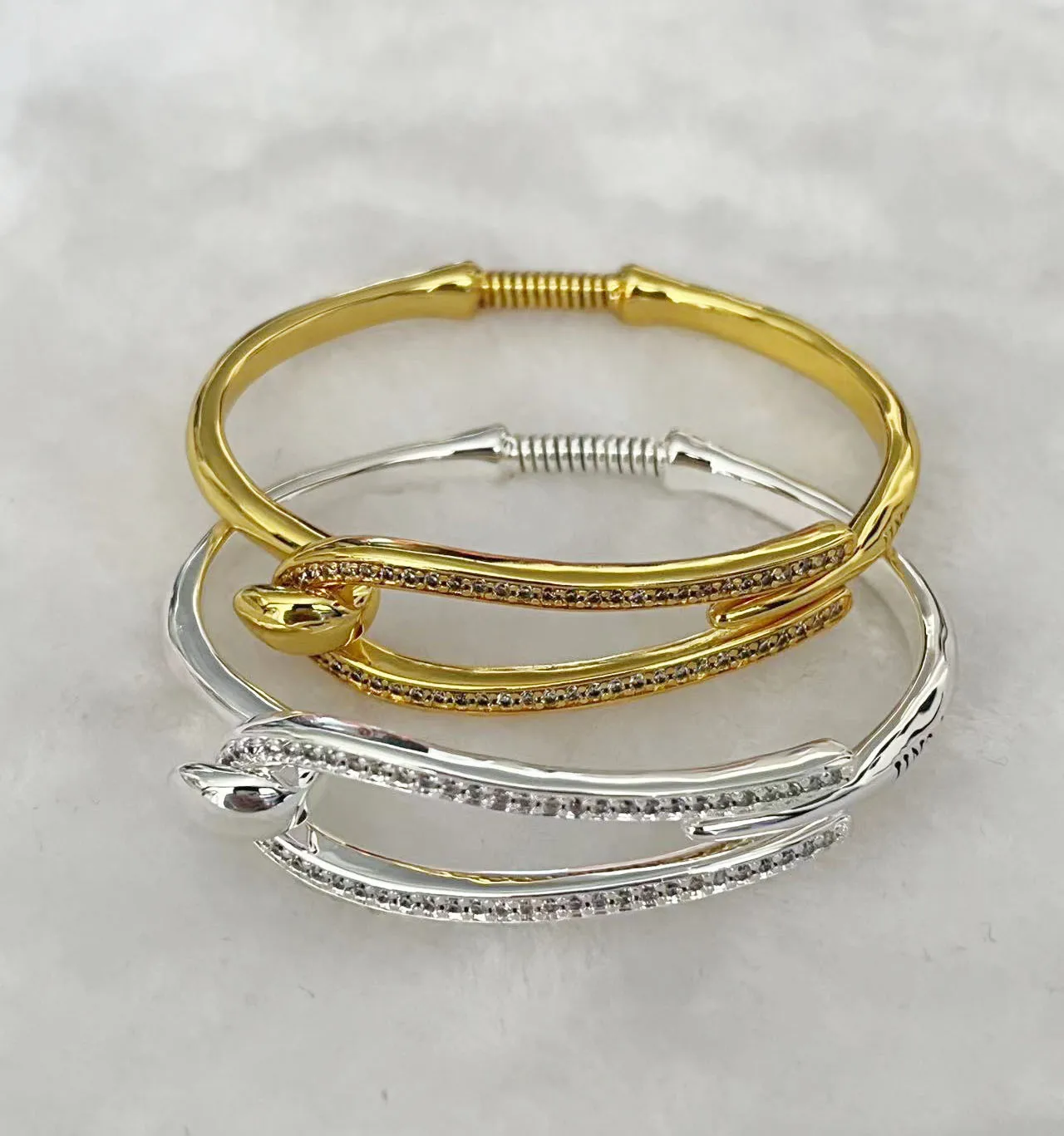 

Европейский и американский модный крутой браслет в стиле панк с круглыми шариками для ногтей женский подарок