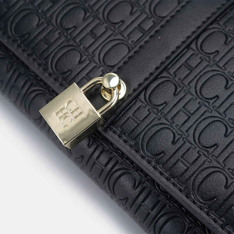 حقيبة كتف نسائية جديدة لعام 2025 من CH، تتميز بتصم...