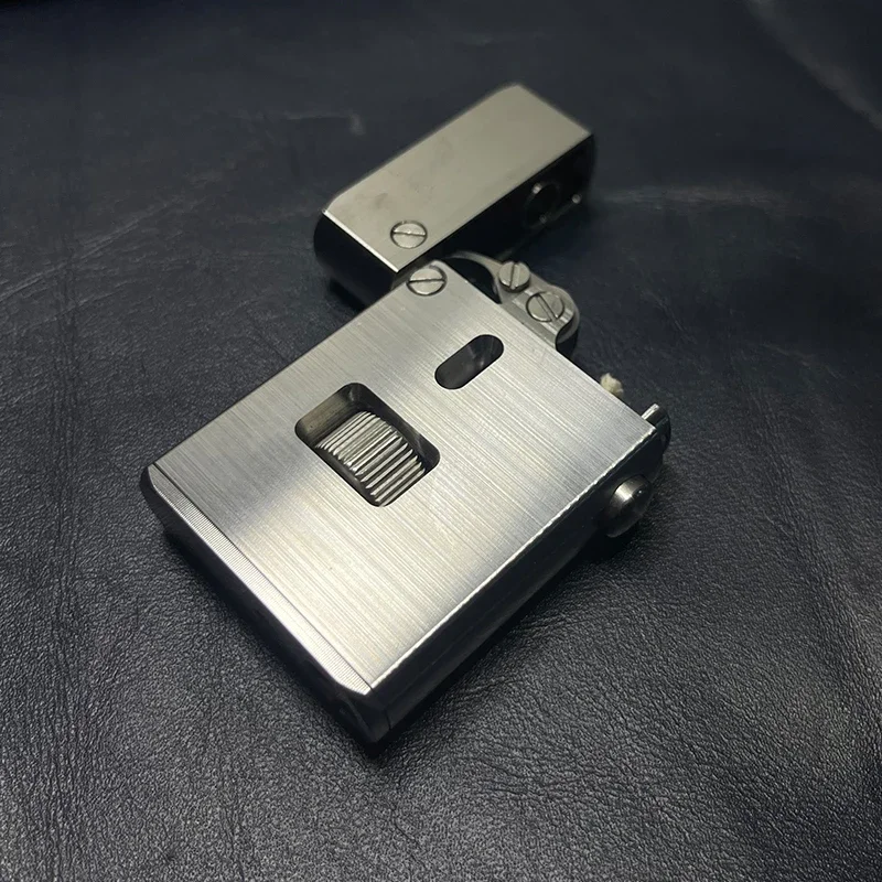 

New Design Semi Automatic Ignition Kerosene Lighter One Key Ejection Flip Cap Retro Collection Lighter Gift
