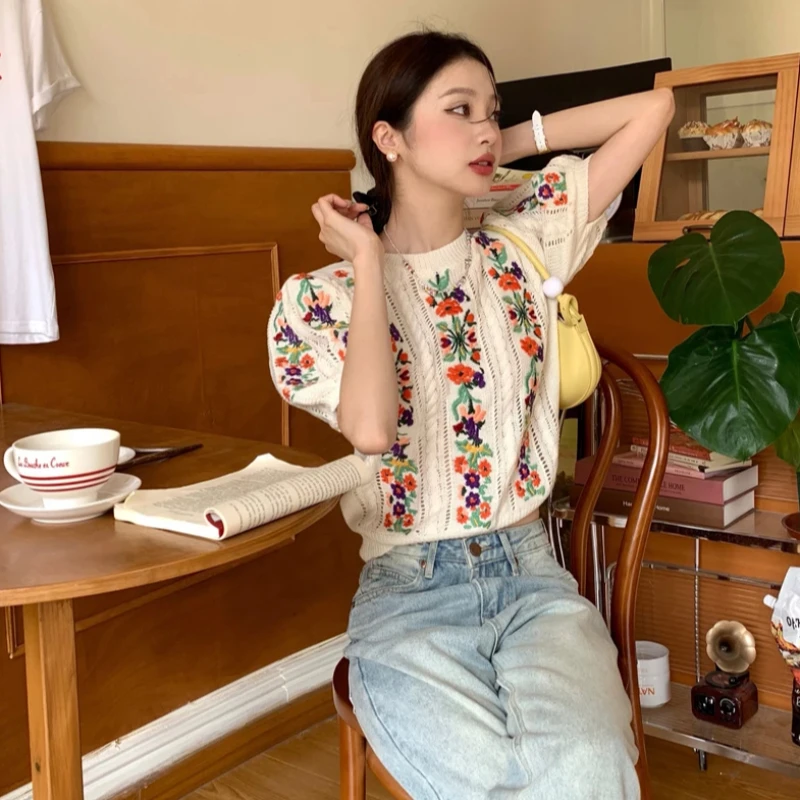 

Женский трикотажный свитер с коротким рукавом, облегающий пуловер с круглым вырезом и цветочной вышивкой, укороченный топ, лето 2024