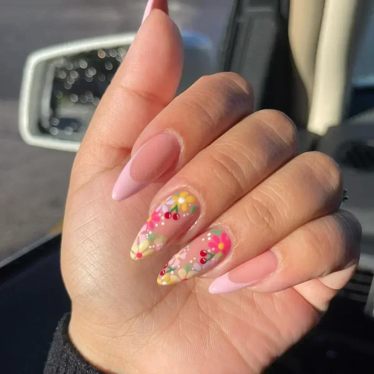 Fake Nails 24Pcs Short Round Head Almond with Flowers Grass Pattern Wearable False Nails Tips Summer Full Cover Press on
