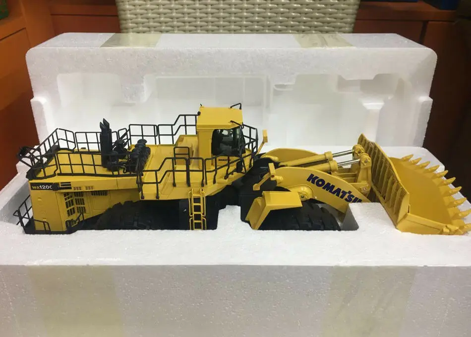 Komatsu WA1200 Wheel Loader 1/50 Scale DieCast Metal Model 889 New in Original Box