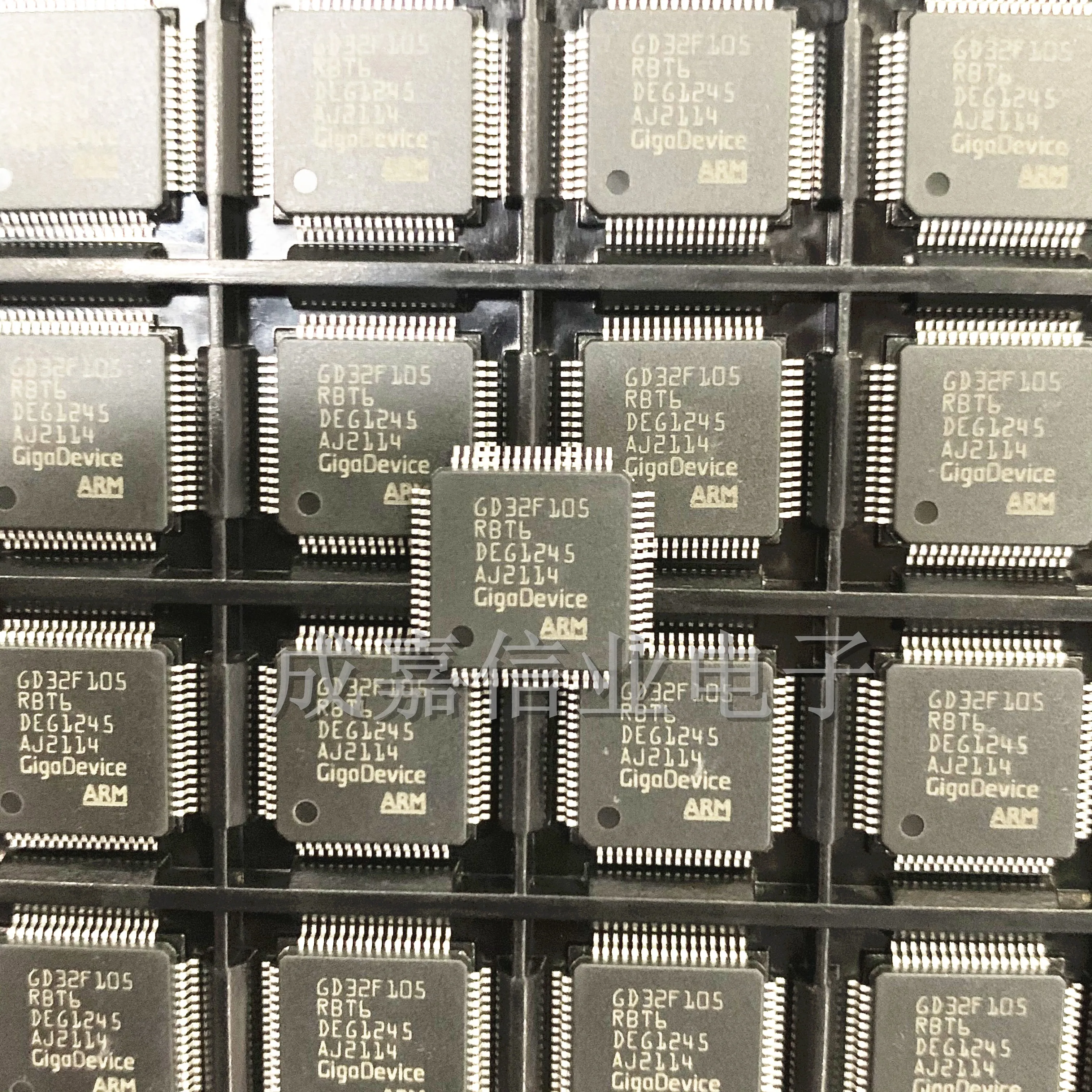 5 шт./лот GD32F105RBT6 LQFP-64 микроконтроллер MCU ARM Cortex-M3 рабочий диапазон напряжения 3,6 В ~ в оригинальный микроконтроллер gd32f105rbt6 lqfp 64 arm 32 bit микроконтроллер mcu chip