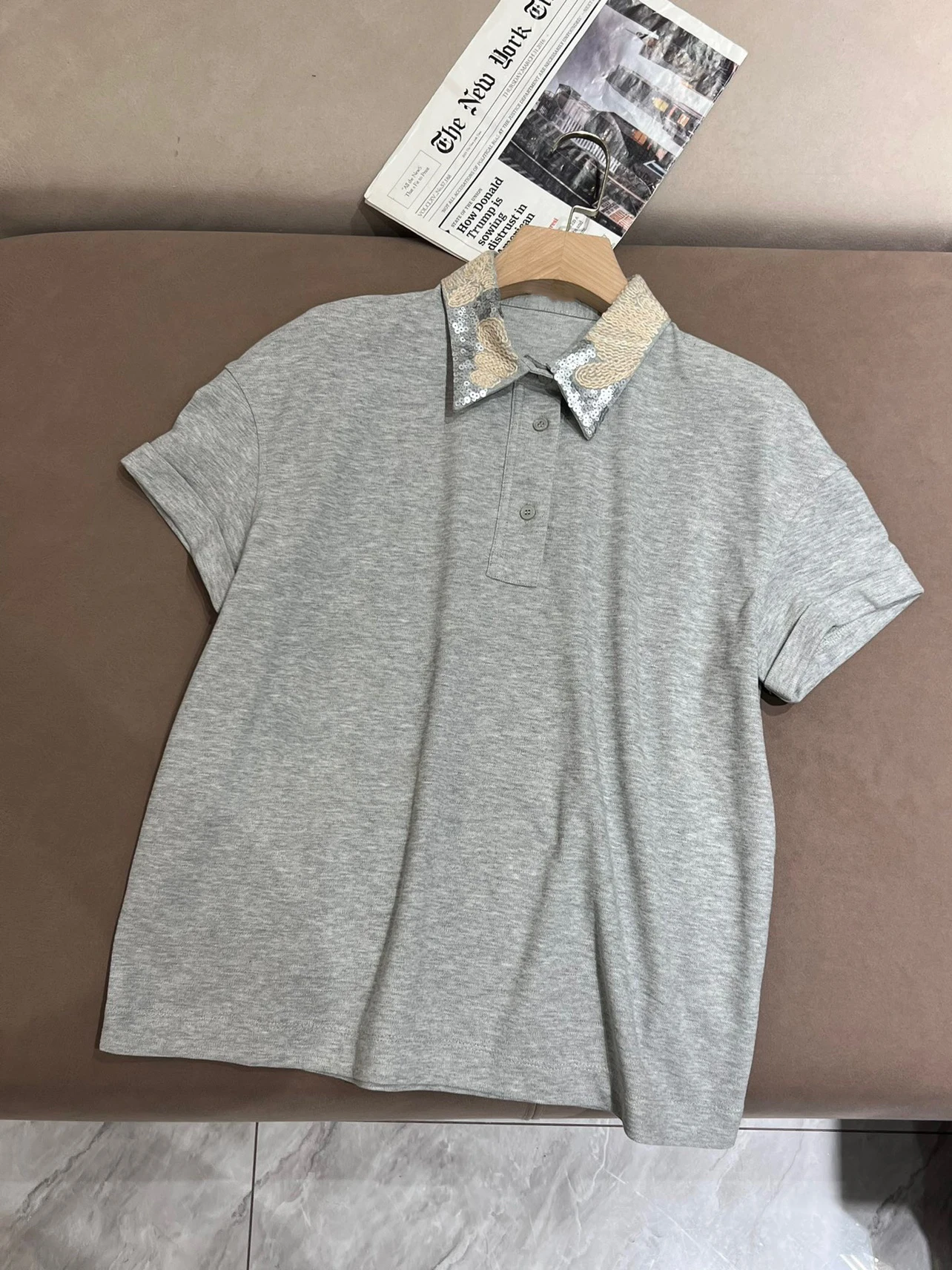 

Luxurious embroidered short sleeve polo shirt