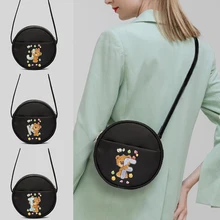 

2022 Round Bag Woman Bag 26 Letter Bear Pattern Print Collection Casual Shopping Bag Canvas Reusable Commuter Bag Beige Black