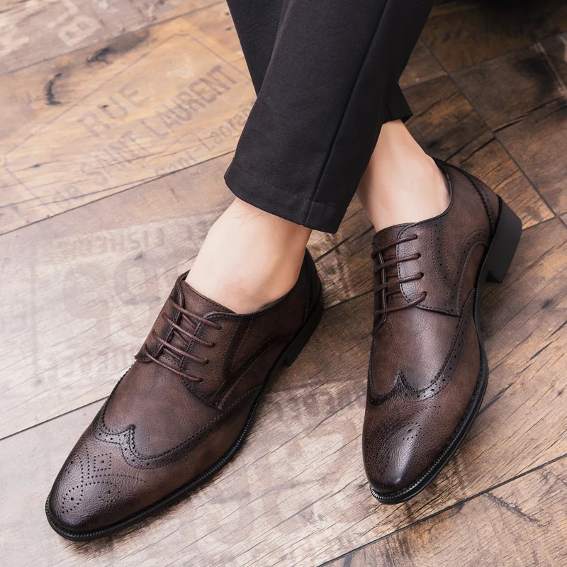 Lace-up casual leather shoes Men's wedding carved Brogues men's formal business pointed shoes Groom's leather