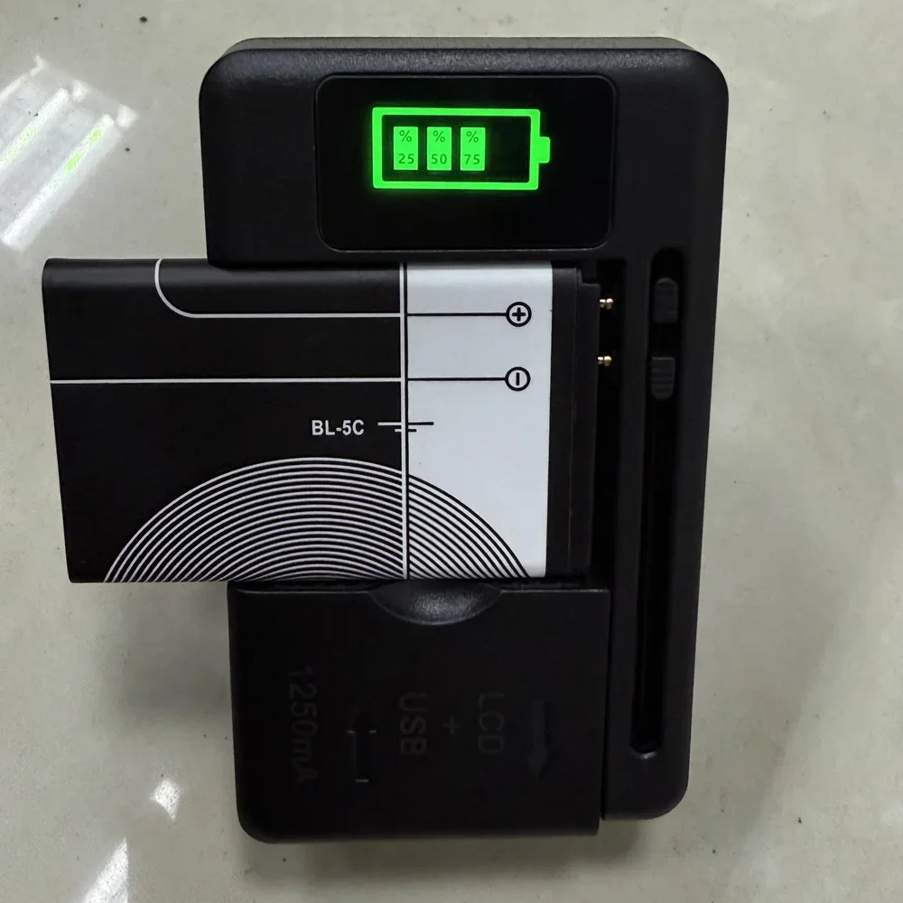 Mobile Battery Charger Universal LCD Indicator Screen USB-Port For Cell Phone Chargers 32-55mm Battery Charging US UK EU Plug