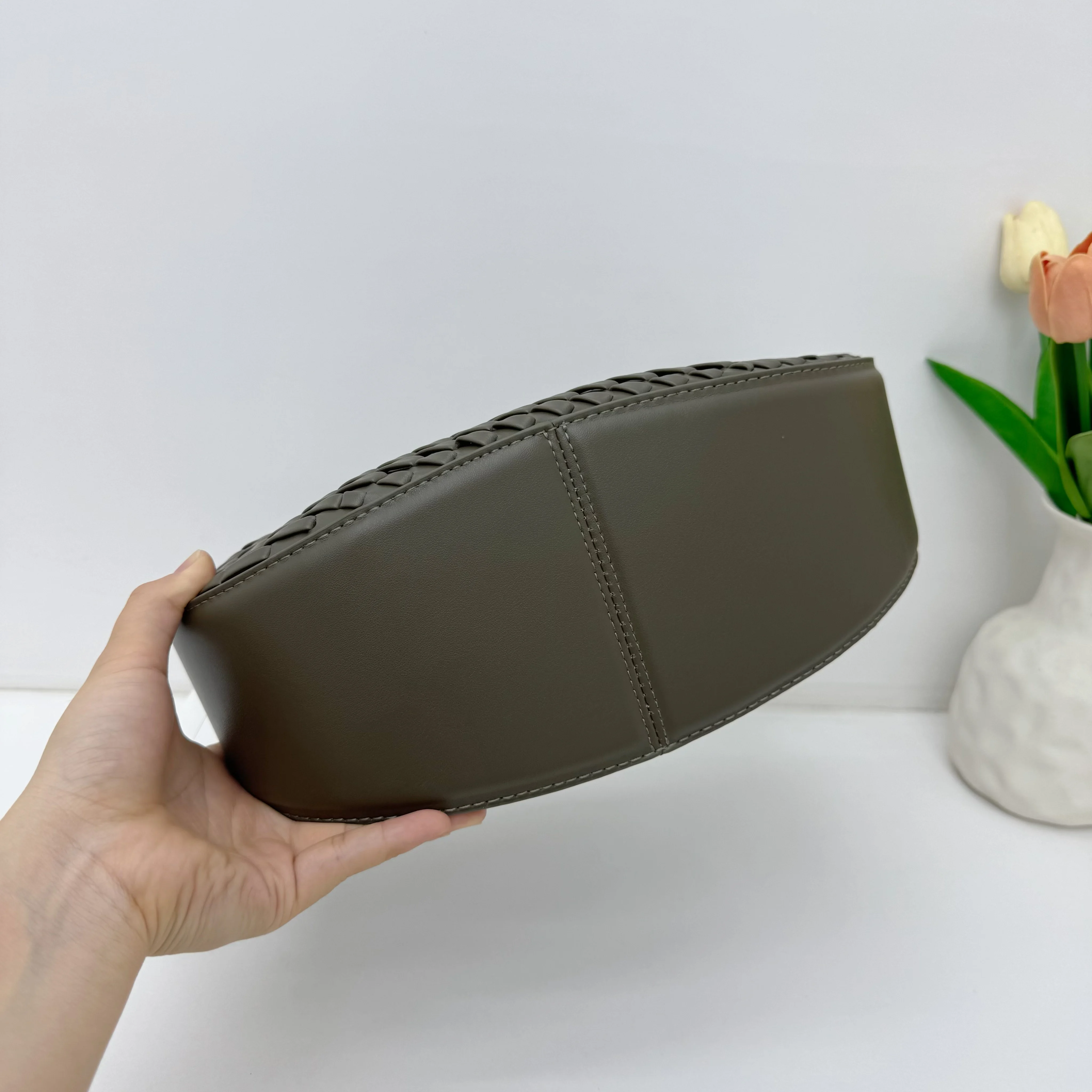 European American Retro Weaving Handbag Fashion Brand Designer Bag Versatile Casual Single Shoulder Bag New Solid Color Tote Bag