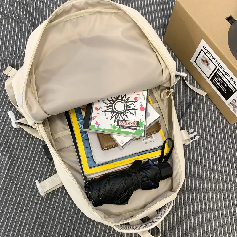 A practical, versatile large-capacity minimalist backpack designed for couples, students, and travelers.