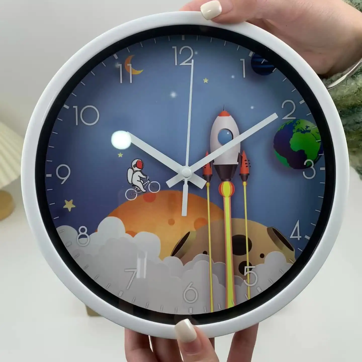 Kinderwandklok zonder tikkende geluiden, 30 cm, kleurrijke cijfers