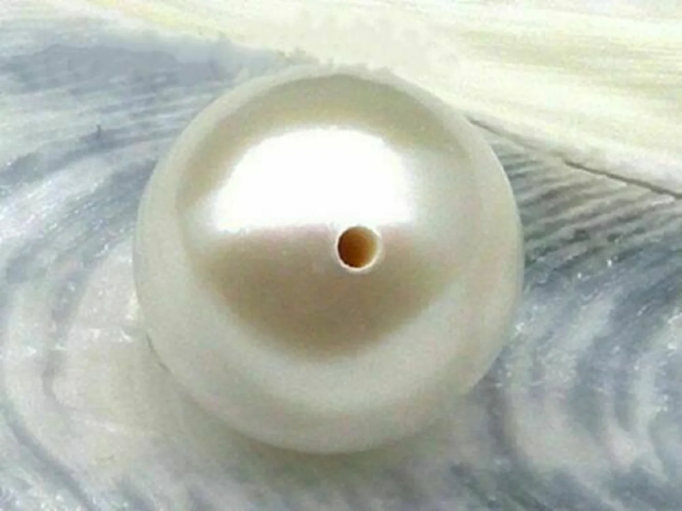 

7-8mm Authentic Bulk AAAA White South Sea Perfect Round Pearl Half Diamond