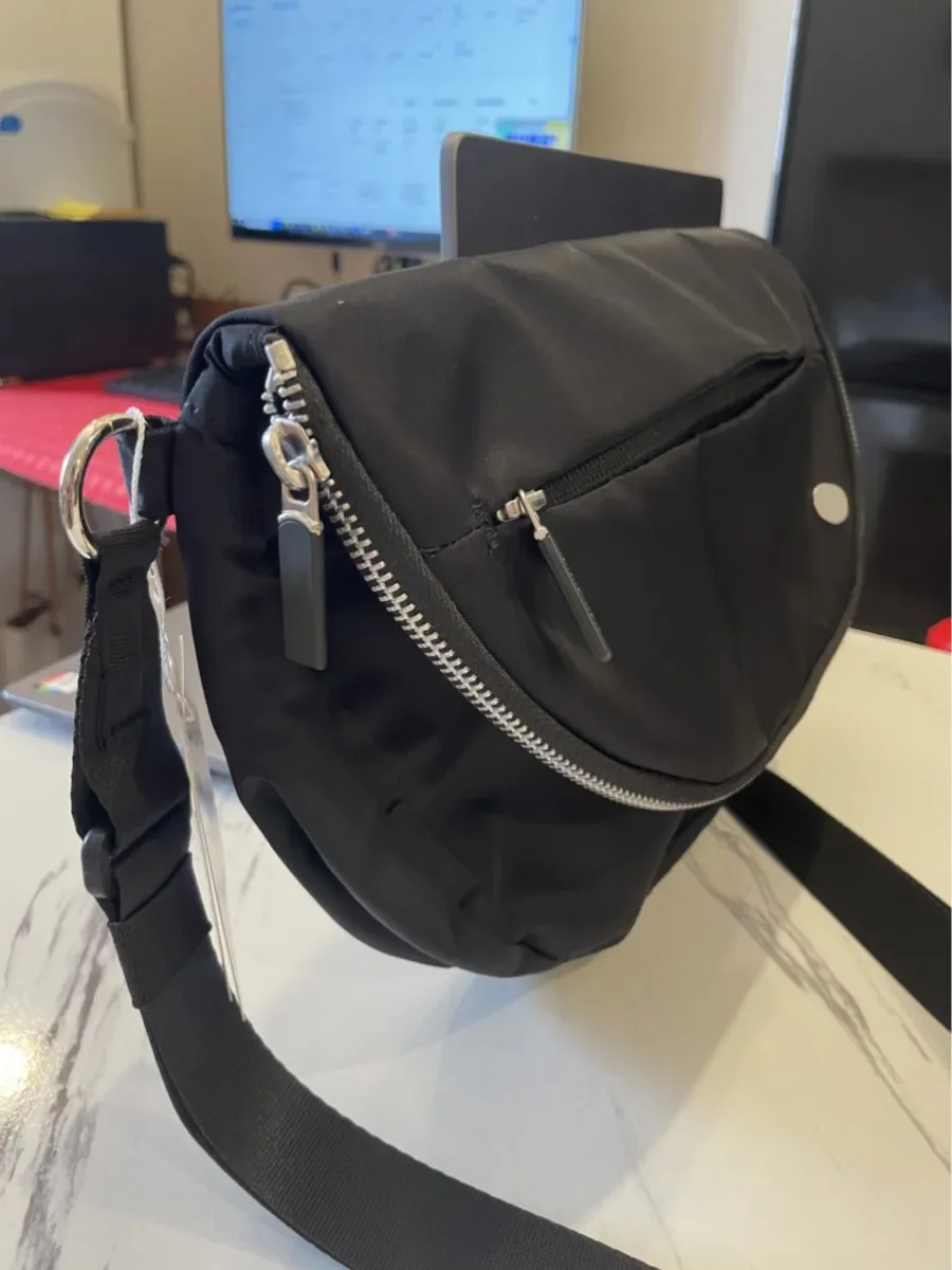 Unisex All Right Festival Large Capacity 5L Crossbody Bag Outdoor Casual Sports Fitness Waterproof Bags With Metal Logo