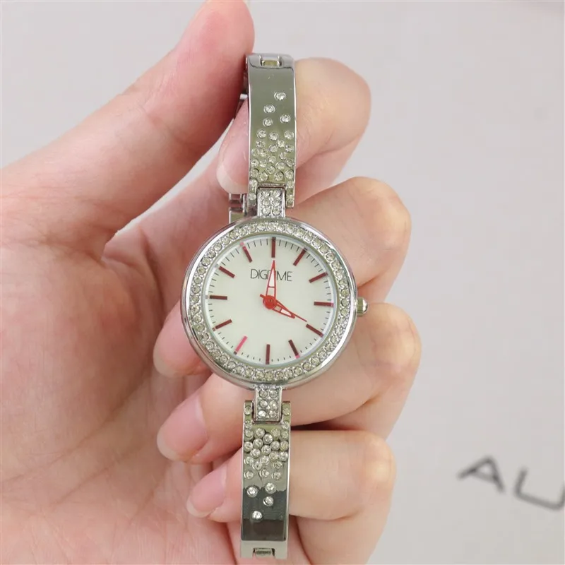 2023 Year  New Style Crystal Ladies Watches For Women Girl Simple Slim Stainless Steel Watchband Quart Charm Diamond Wristwatch
