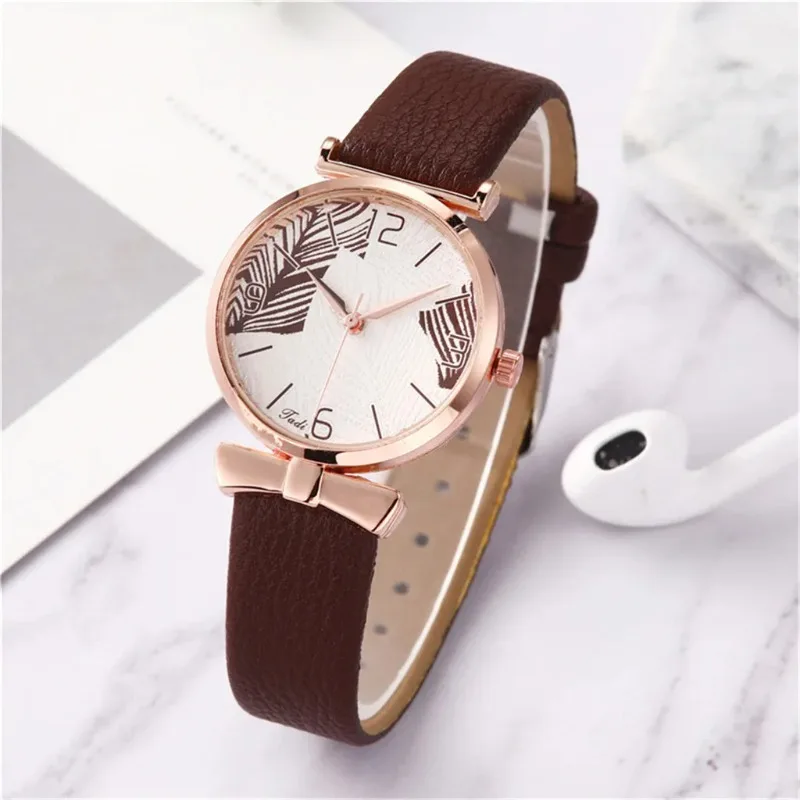 Noble Leaf Magnet Chain Fashion Watch for Ladies - Red (DZ16064) main image 0