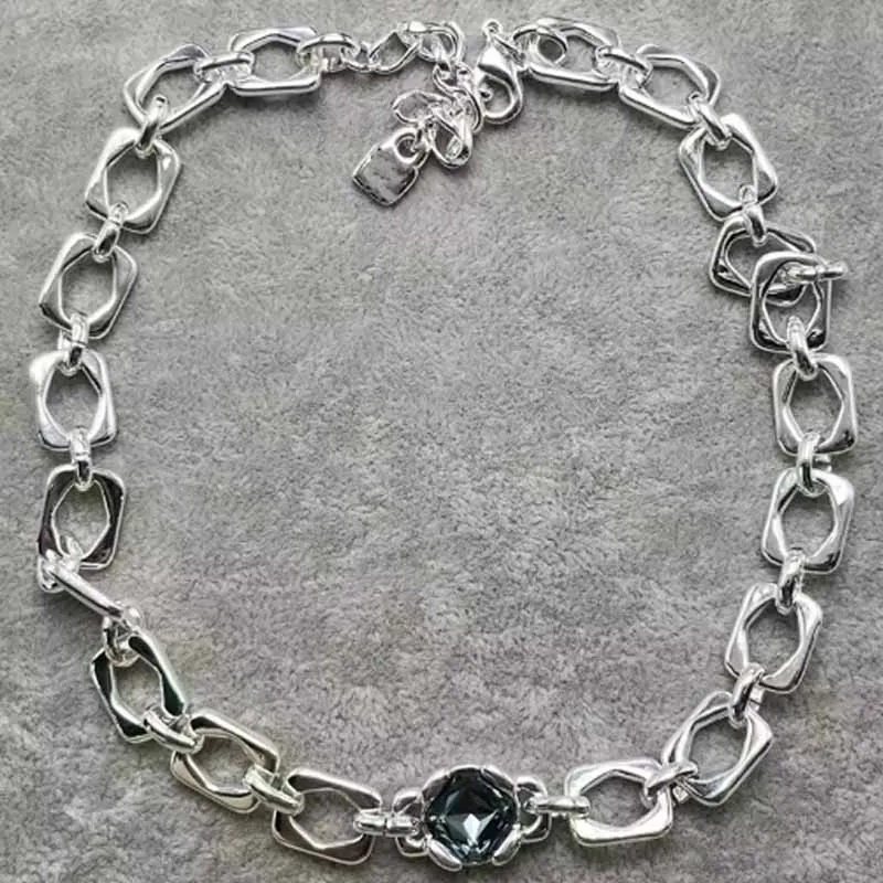 2024 Selling Exquisite High Quality UNO DE 50 Fashion Classic 925 Necklace Jewelry Romantic Holiday Gift 2