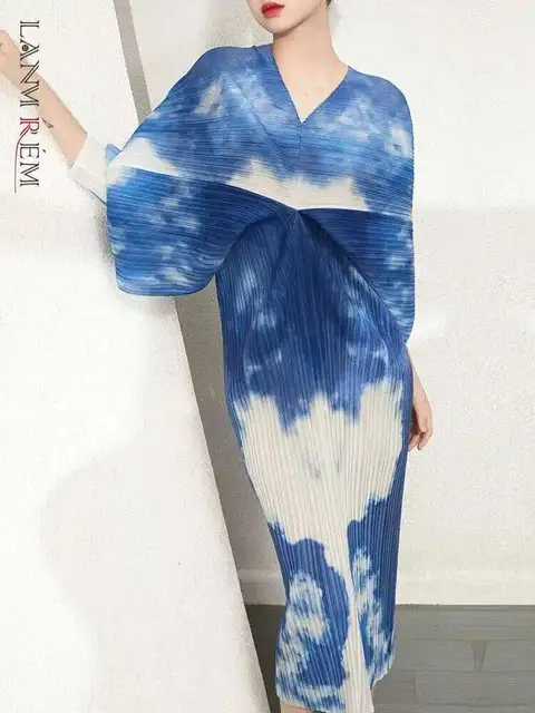 LANMREM Long Pleated Dress For Women Vintage Tie Dye Print Batwing Sleeve V-neck Blue Dresses For Women 2023 Autumn New 2R9504
