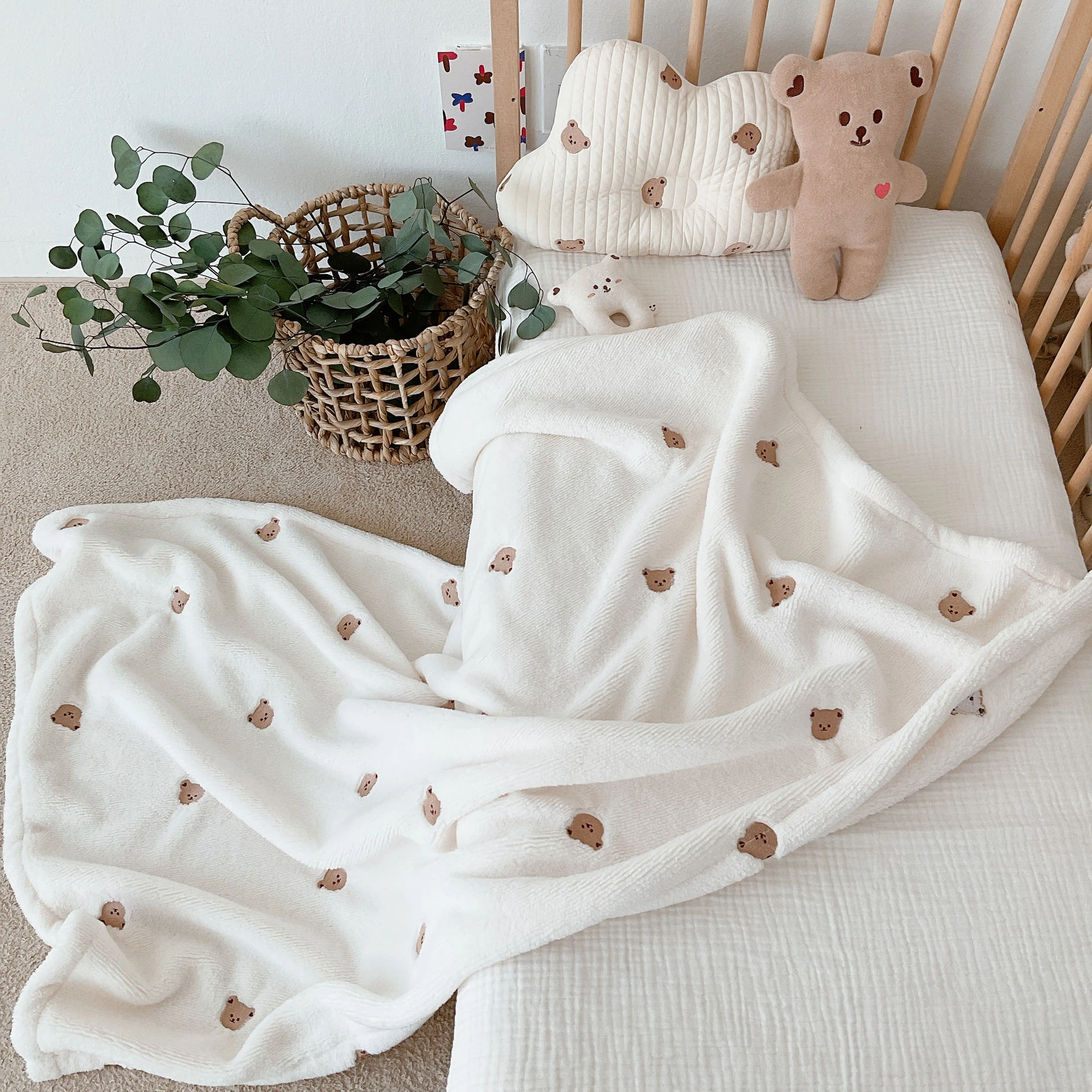 3634E Ins Korean Baby Blanket 2022 Autumn and Winter To Hug Cute Bear